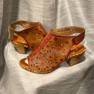 Gorgeous L’Artiste Marjan Orange Wedges Size 39